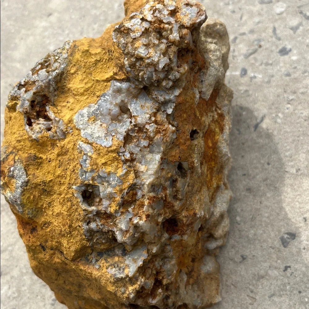 Raw Quartz & Chert Flint Deposits in Sandstone found in Remote TN Mountains